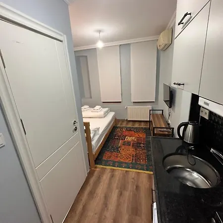 Apartment Red 8 *